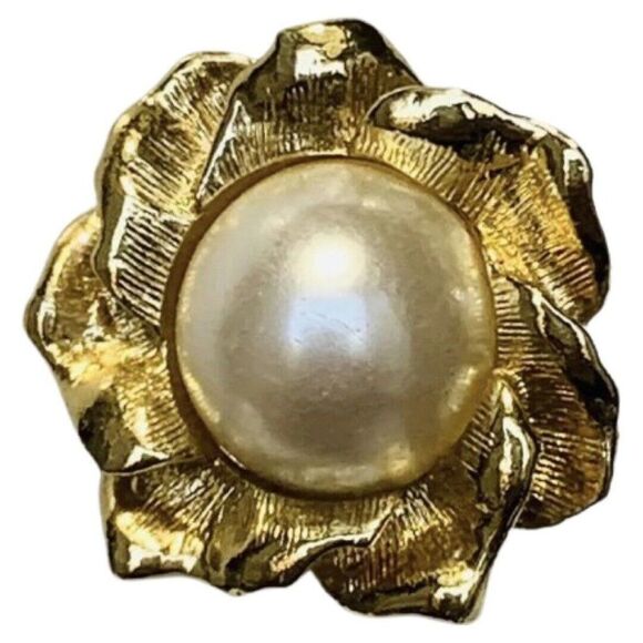 Vintage Flower Round 1/2 Sphere White Pearl Gold Tone Pierced Button Earrings - Picture 4 of 7